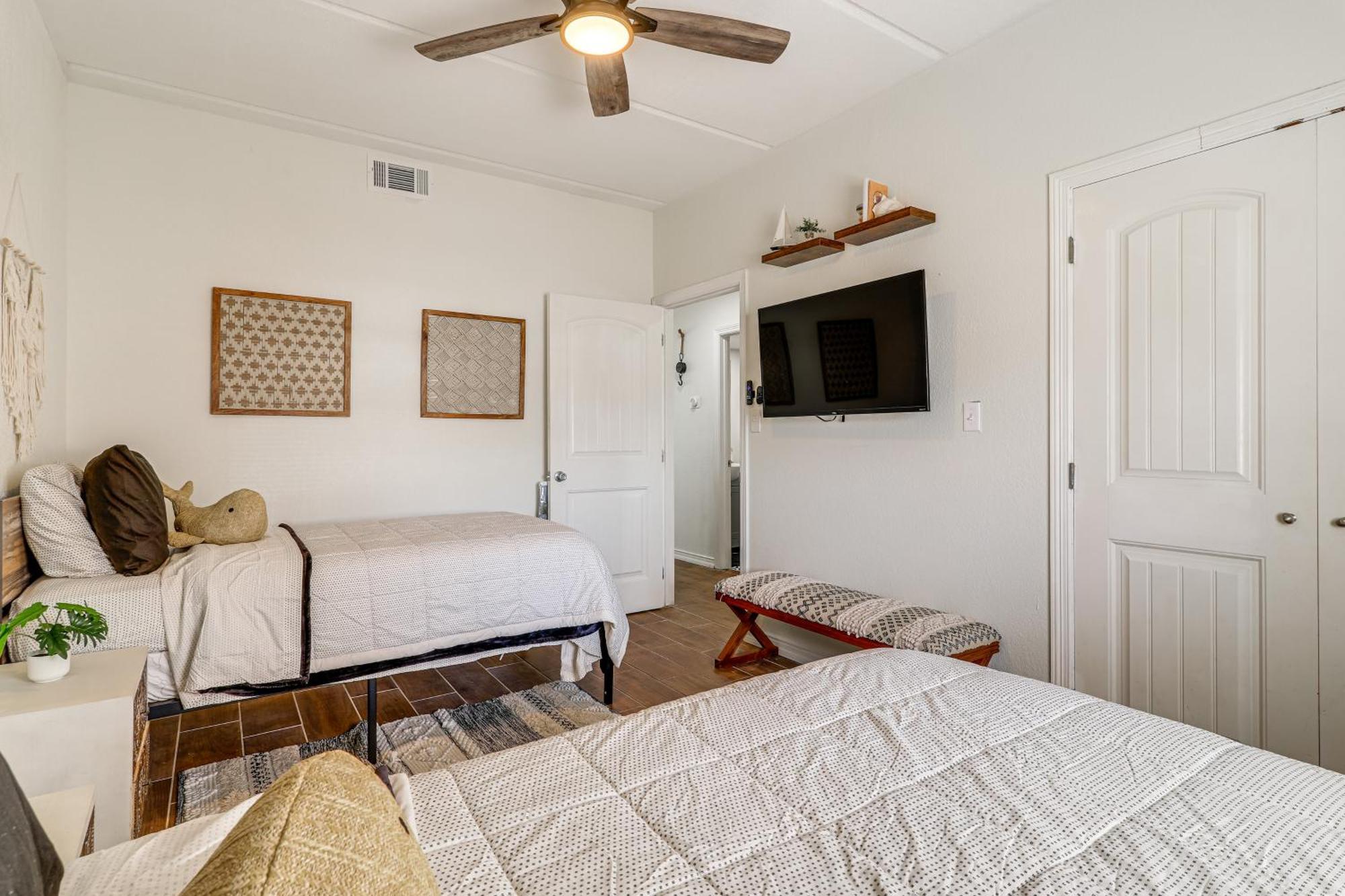 Luxe South Padre Condo With Pool - Walk To Beach! 사우스 파드레 아일랜드 외부 사진