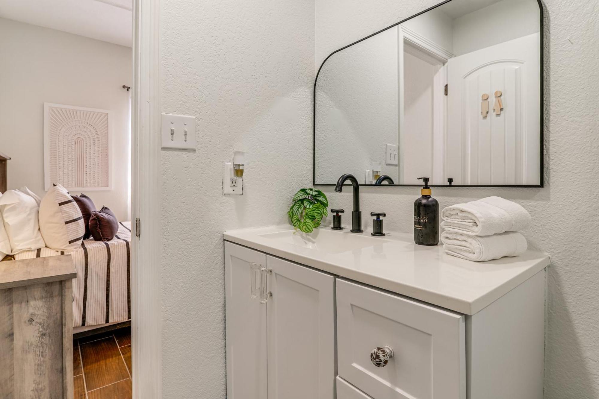 Luxe South Padre Condo With Pool - Walk To Beach! 사우스 파드레 아일랜드 외부 사진